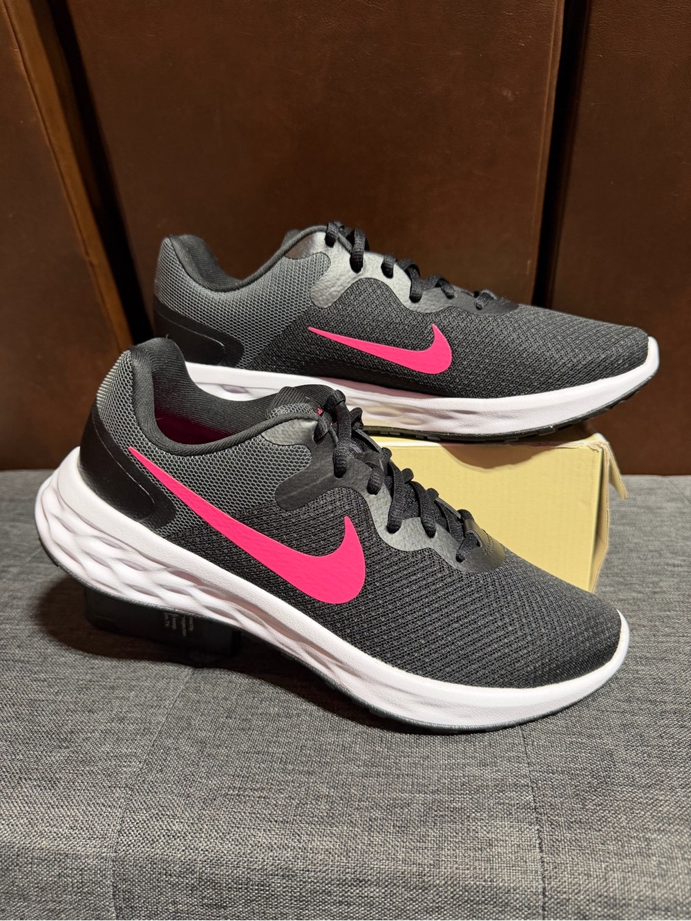 Nike Revolution 6 Next Nature Black Hyper Pink Running Shoes Size10 Brand NEW NB